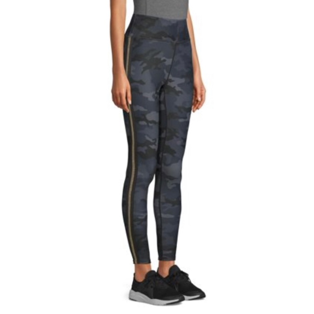 AVIA Womans Grey / Gold Active Camo Pant Sz 3/4 Sm